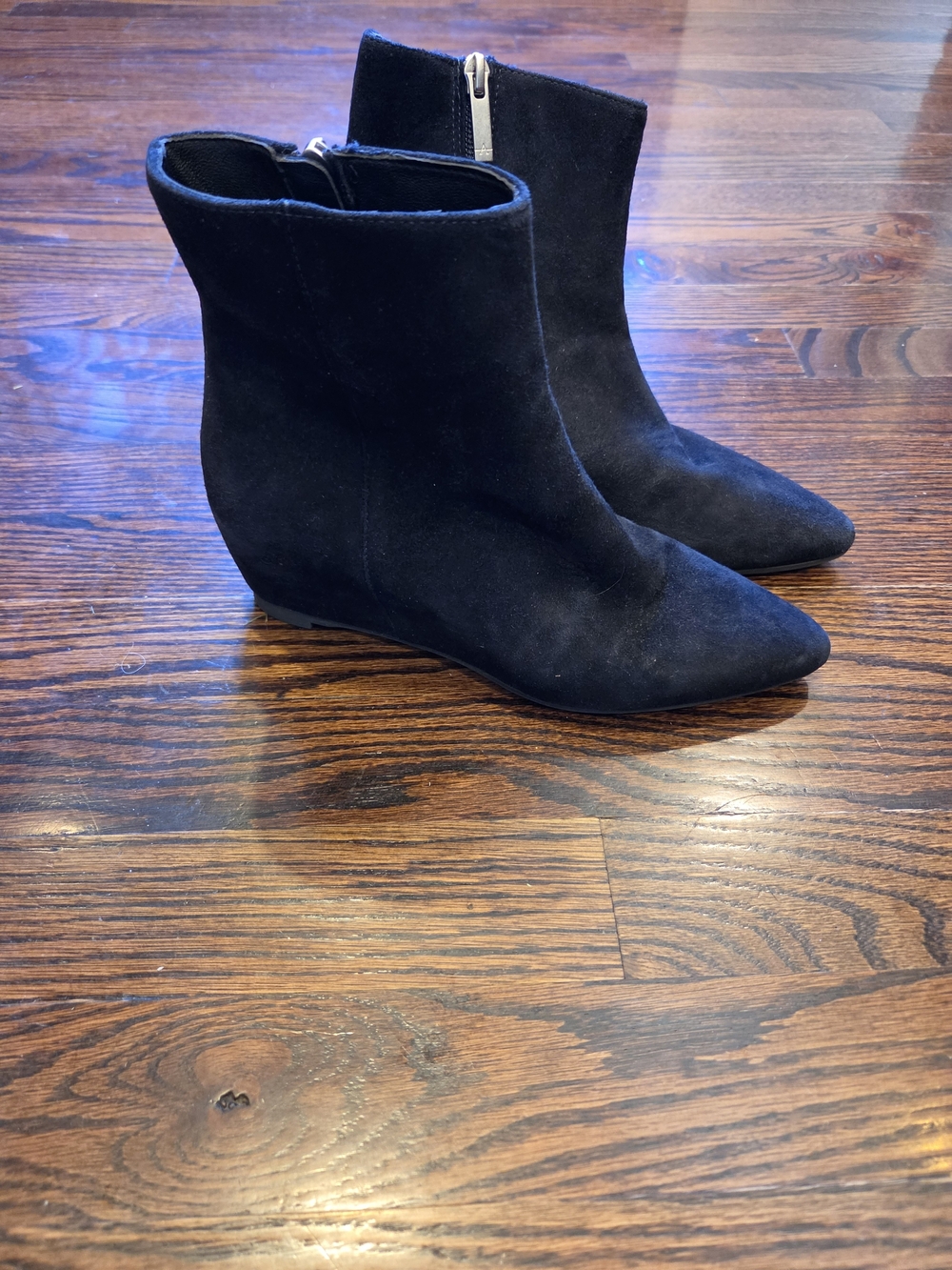 Aquatalia Navy Suede Pointed Toe Ankle Booties Size 7
